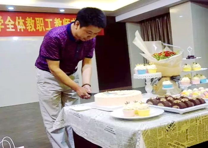 平凡人不平凡的幸?！浲庹Z(yǔ)小學(xué)教師節(jié)活動(dòng)日